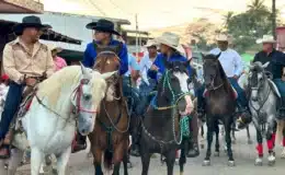 Inició la fiesta tradicional de Santo Domingo con el grandioso desfile hípico