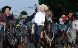 Fiesta tradicional de La Libertad dio inicio con el desfile hípico