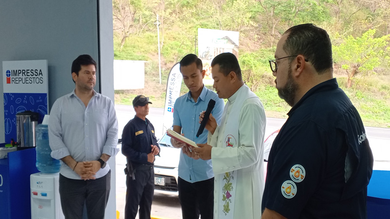 Bendición del edificio Impressa Repuestos-sucursal Juigalpa.