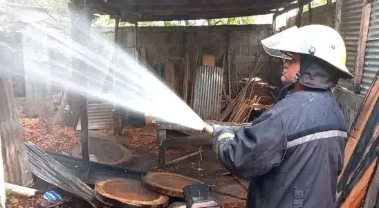 Bien borracho Xavier Santander incendió su taller de carpintería ubicado en Juigalpa