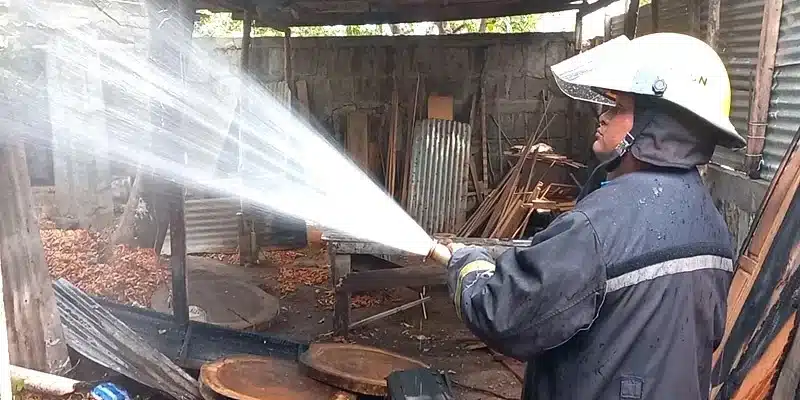 Bien borracho Xavier Santander incendió su taller de carpintería ubicado en Juigalpa