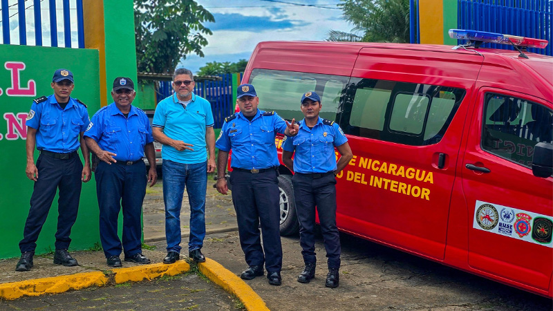 Autoridades de Rio San Juan, reciben la ambulancia-Fotos cortesía de 12 Comunica VS.
