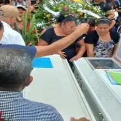 Le dieron el último adiós a doña Julissa y a su hija de 13 años en el cementerio La Mojada de Tipitapa