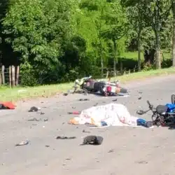 Accidente mañanero dejó dos personas fallecidas y una mujer lesionada