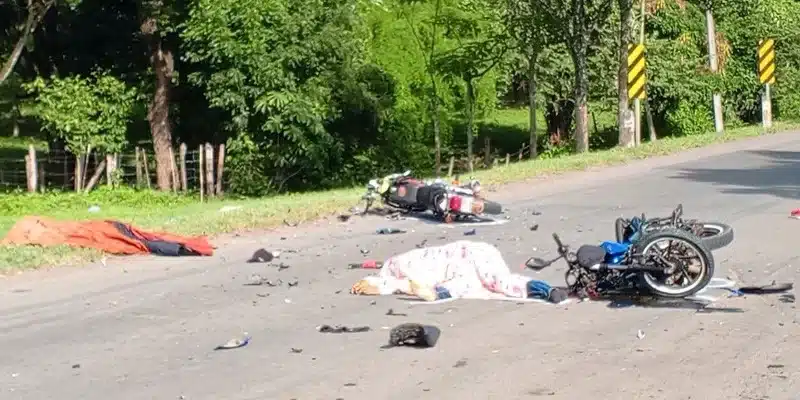 Accidente mañanero dejó dos personas fallecidas y una mujer lesionada