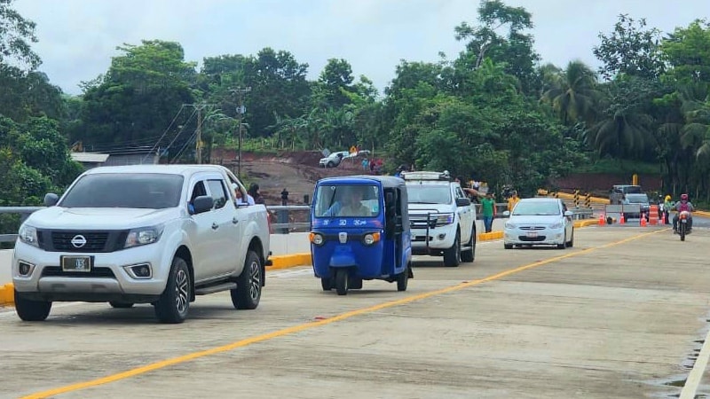 Puente Kukarawala construido en la carretera a El Tortuguero.