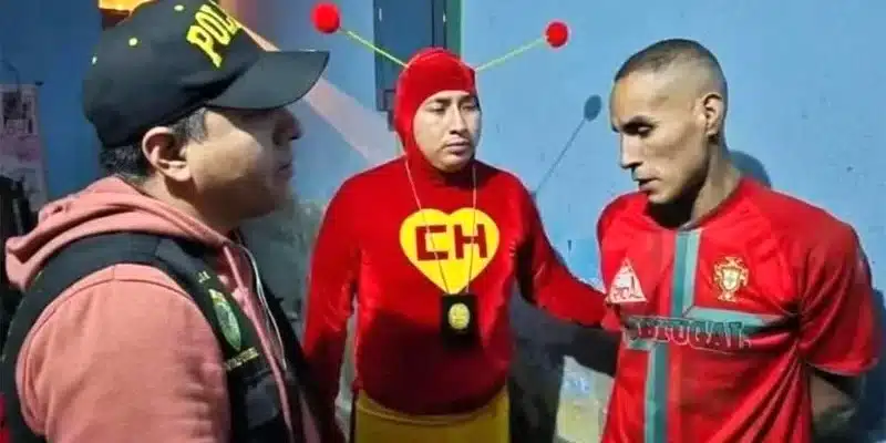 Agente policial de Perú se disfrazó del Chapulín Colorado para atrapar a un grupo delincuencial