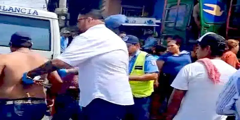 Lesna que llevaba en su mochila se le ensartó accidentalmente a Misael Flores