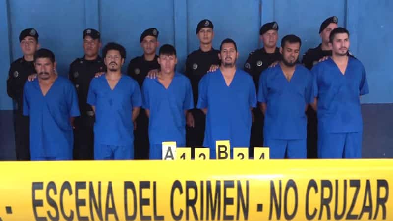 Los detenidos fueron presentados por oficiales de la Policía de Rio San Juan.
