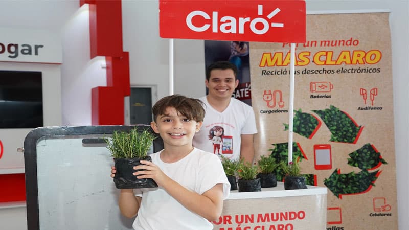 Claro promueve la siembra de árboles.