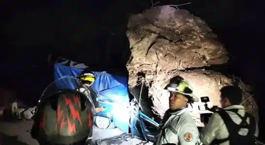 En Guatemala padre e hijo murieron al caer sobre su picop una roca gigantesca