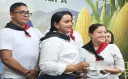Estudiantes de la UNA-Juigalpa recibieron sus becas económicas