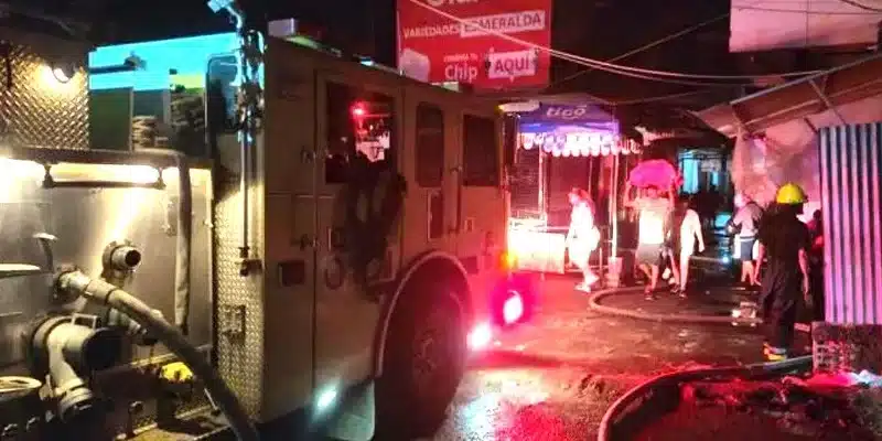 Dos tramos en el Mercado Oriental agarraron fuego, dejando cuantiosas pérdidas económica