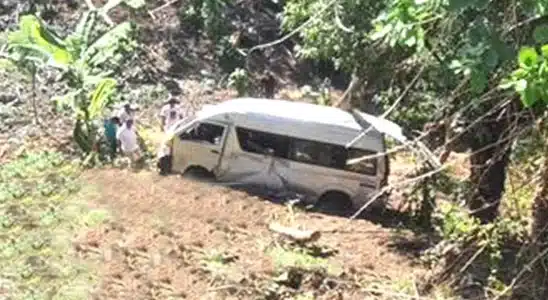 Accidente de tránsito dejó 12 personas lesionadas que viajaban en un interlocal
