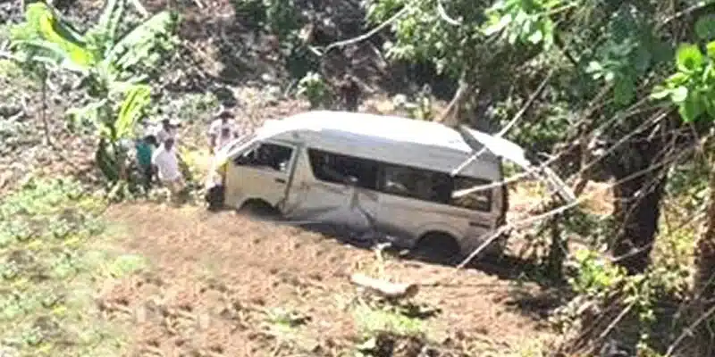 Accidente de tránsito dejó 12 personas lesionadas que viajaban en un interlocal