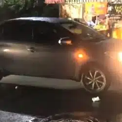 Mujer resultó lesionada al ser colisionada cerca del Hospital por un automóvil