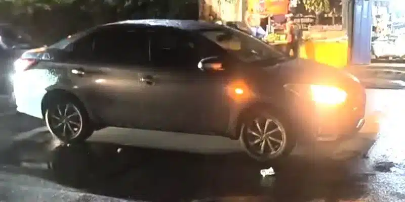 Mujer resultó lesionada al ser colisionada cerca del Hospital por un automóvil