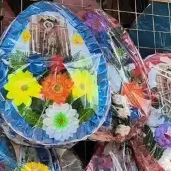 Comerciantes de Juigalpa se preparan con coronas y arreglos florales para el Día de los Fieles Difuntos