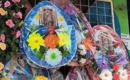 Comerciantes de Juigalpa se preparan con coronas y arreglos florales para el Día de los Fieles Difuntos