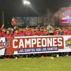 Juan Carlos Urbina se visitó de gloria y le aseguró el trofeo de campeón a la maquinaria roja