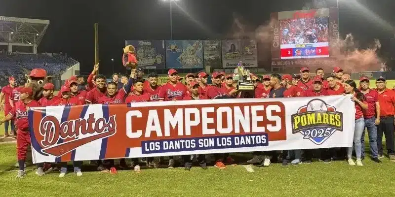 Juan Carlos Urbina se visitó de gloria y le aseguró el trofeo de campeón a la maquinaria roja