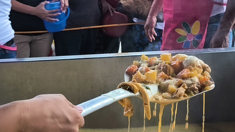 Así estaba de buena la sopa de huevo de toro. 