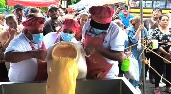 Se elaboró en Juigalpa la sopa de huevo de toro más grande de Nicaragua y superó las 4 mil raciones