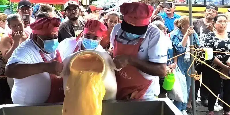 Se elaboró en Juigalpa la sopa de huevo de toro más grande de Nicaragua y superó las 4 mil raciones