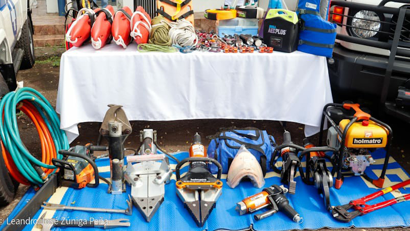 Instrumentos y equipos de rescates. 