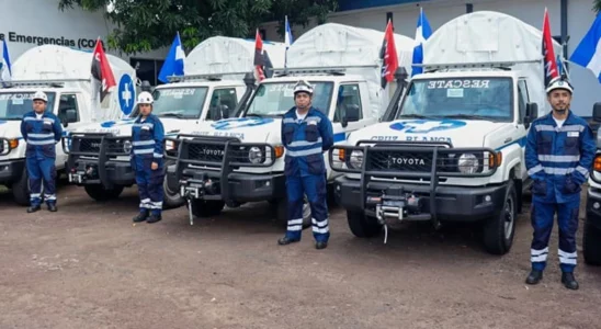 Para atender situaciones de emergencias, gobierno sandinista entregó camionetas de rescates a filiales de Cruz Blanca