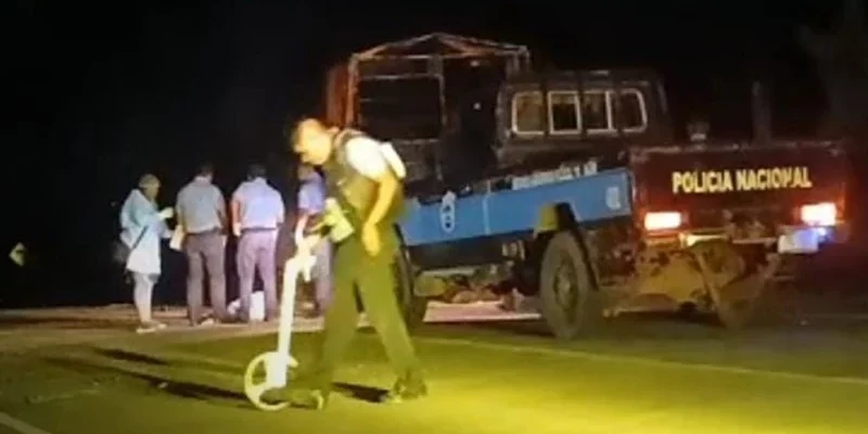 Camión atropelló mortalmente a un niño y habitantes de Twi Waupasa mataron al conductor de un garrotazo y luego incendiaron el automotor