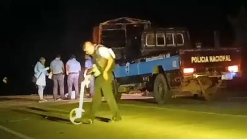 Camión atropelló mortalmente a un niño y habitantes de Twi Waupasa mataron al conductor de un garrotazo y luego incendiaron el automotor