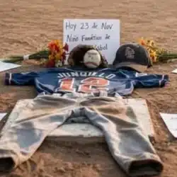 Niño amante del béisbol murió al impactor su cabeza en un poste del tendido eléctrico cuando viajaba en un bus
