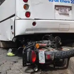 Un milagro de Dios: Ocupantes de una motocicleta salieron ilesos, luego de ser arrollados por una unidad de la ruta 06 de Juigalpa
