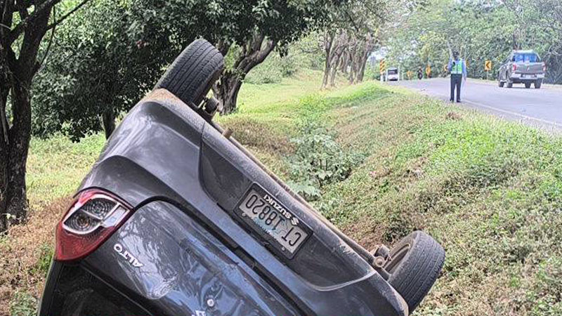 Así quedó el carro que conducía Humberto José.