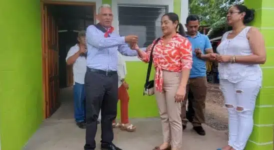 En navidad las autoridades municipales de Juigalpa hicieron entrega de 04 viviendas dignas a familias pobres