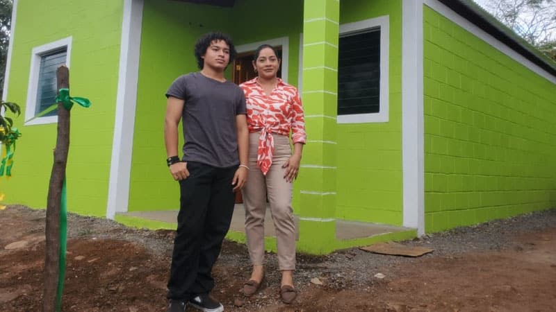 Familias beneficiadas con una vivienda digna en Juigalpa. 