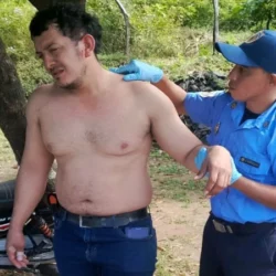 Motociclista resultó con un trauma, luego de ser impactado por una camioneta