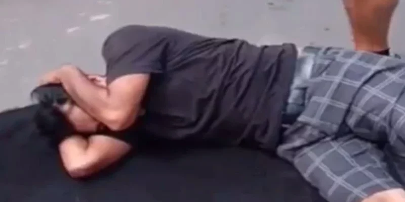 Motociclista resultó lesionado al colisionar con una camioneta frente al Hospital de Juigalpa