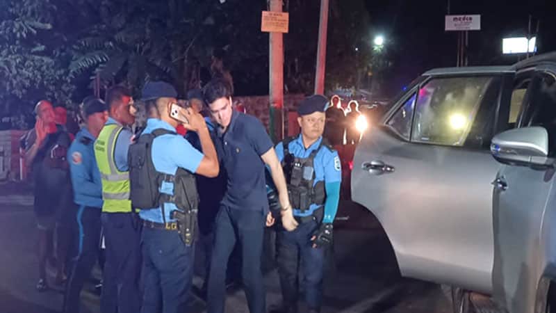 Conductor de la camioneta fue capturado por oficiales de la Policía Nacional-Foto cortesía de TN8.