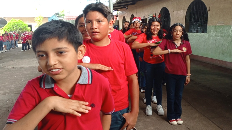 Alumnos del Colegio Diocesano nuestra señora de Guadalupe "Fuente de Vida". 