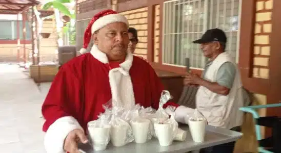 Santa Claus Nica llevó alegría y un donativo a los adultos mayores del Asilo de ancianos de Juigalpa
