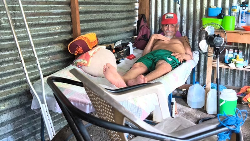 Don Carmelo Blandón López, postrado en su cama.