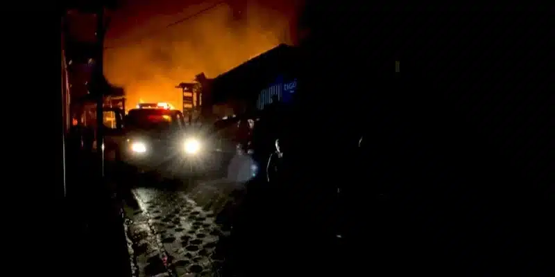 Un incendio en Siuna redujo a cenizas cuatro negocios dejando una pérdida entre 15 y 20 millones de córdobas
