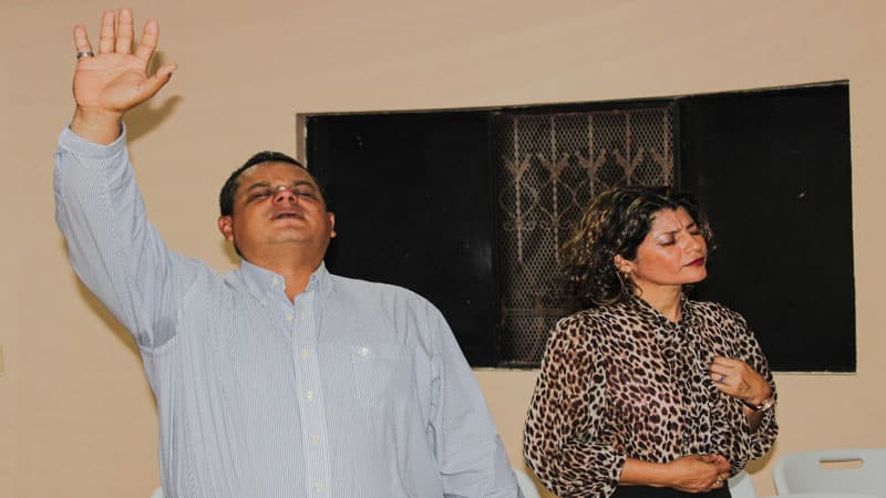 Feligresía de la comunidad  "La Cosecha". 