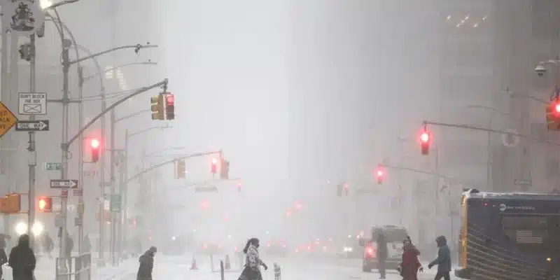 Tormenta invernal causa al menos 23 muertos en Estados Unidos