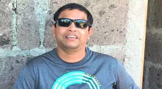 Isnoel Sirias: la voz que venció la oscuridad y encontró su luz en la radio