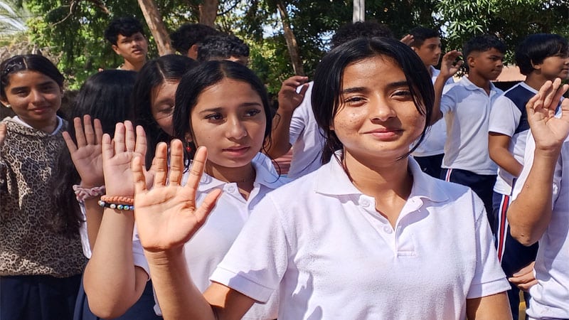 Atletas siendo juramentados por los organizadores del evento. 