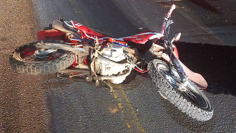 Motocicleta involucrada en accidente de tránsito. 