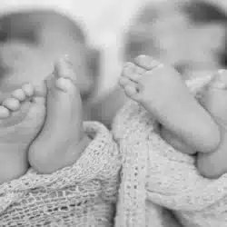 Madre descubrió que sus gemelos recién nacidos son de padres diferentes